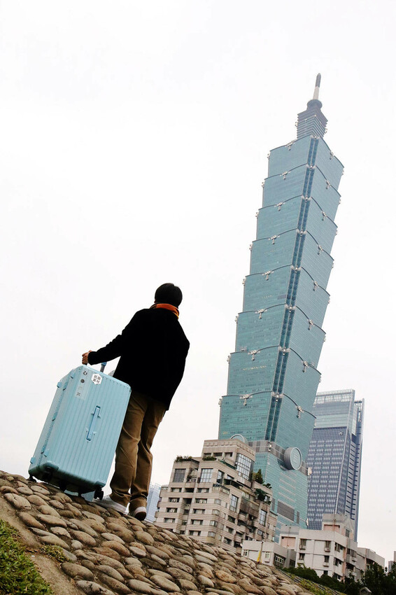 桃園行李箱推薦！黑箱作業行李箱維修/零售專賣店，28吋鋁框大