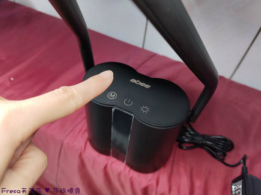 生活小物【快譯通Abee】長時間閱讀＋練琴照明首選！LED 蓄電式檯燈鋼琴燈５段亮度＋色溫│無眩光無藍光│可攜式檯燈 - Fresa芙芮莎♥莎旅憶食