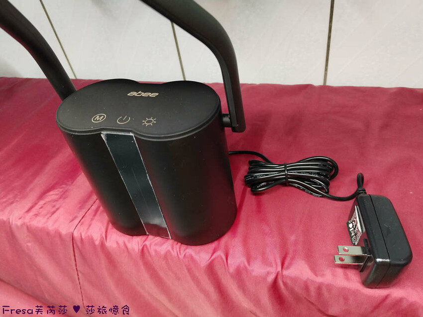 生活小物【快譯通Abee】長時間閱讀＋練琴照明首選！LED 蓄電式檯燈鋼琴燈５段亮度＋色溫│無眩光無藍光│可攜式檯燈 - Fresa芙芮莎♥莎旅憶食