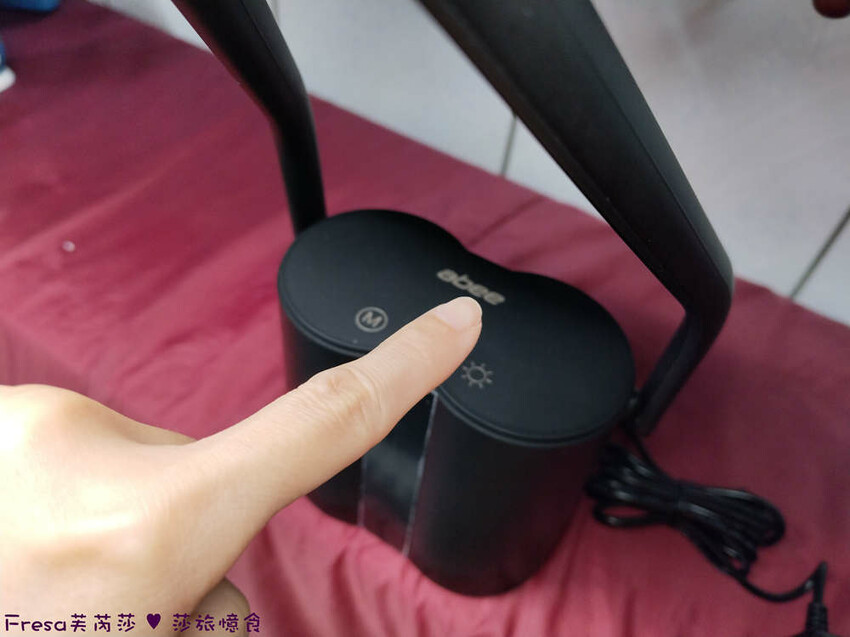 生活小物【快譯通Abee】長時間閱讀＋練琴照明首選！LED 蓄電式檯燈鋼琴燈５段亮度＋色溫│無眩光無藍光│可攜式檯燈 - Fresa芙芮莎♥莎旅憶食