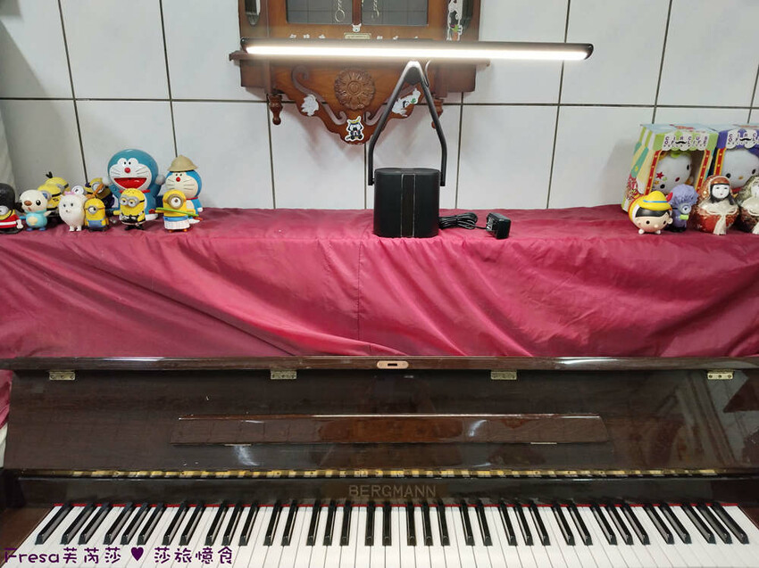 生活小物【快譯通Abee】長時間閱讀＋練琴照明首選！LED 蓄電式檯燈鋼琴燈５段亮度＋色溫│無眩光無藍光│可攜式檯燈 - Fresa芙芮莎♥莎旅憶食