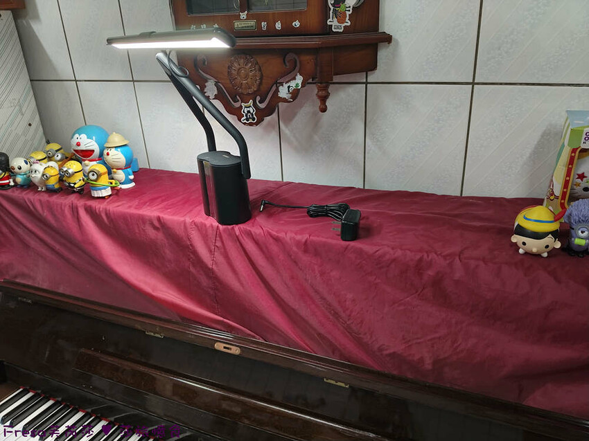 生活小物【快譯通Abee】長時間閱讀＋練琴照明首選！LED 蓄電式檯燈鋼琴燈５段亮度＋色溫│無眩光無藍光│可攜式檯燈 - Fresa芙芮莎♥莎旅憶食