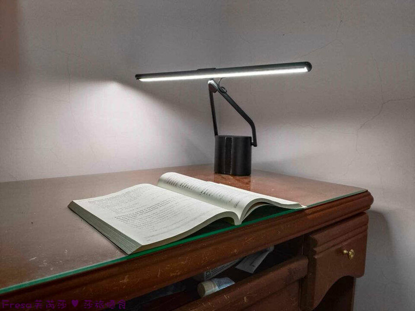 生活小物【快譯通Abee】長時間閱讀＋練琴照明首選！LED 蓄電式檯燈鋼琴燈５段亮度＋色溫│無眩光無藍光│可攜式檯燈 - Fresa芙芮莎♥莎旅憶食