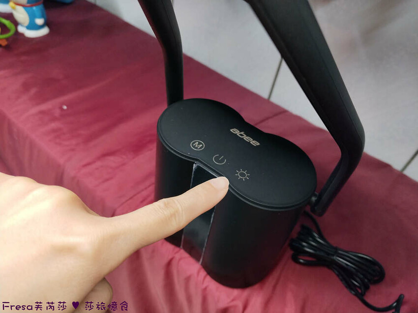 生活小物【快譯通Abee】長時間閱讀＋練琴照明首選！LED 蓄電式檯燈鋼琴燈５段亮度＋色溫│無眩光無藍光│可攜式檯燈 - Fresa芙芮莎♥莎旅憶食