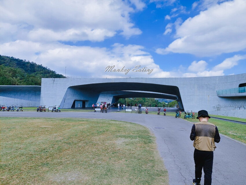 【南投景點】向山遊客中心│日月潭最美遊客中心。清水模建築設計。觀景平台賞日月潭、落羽松 - 貪吃猴的幻想