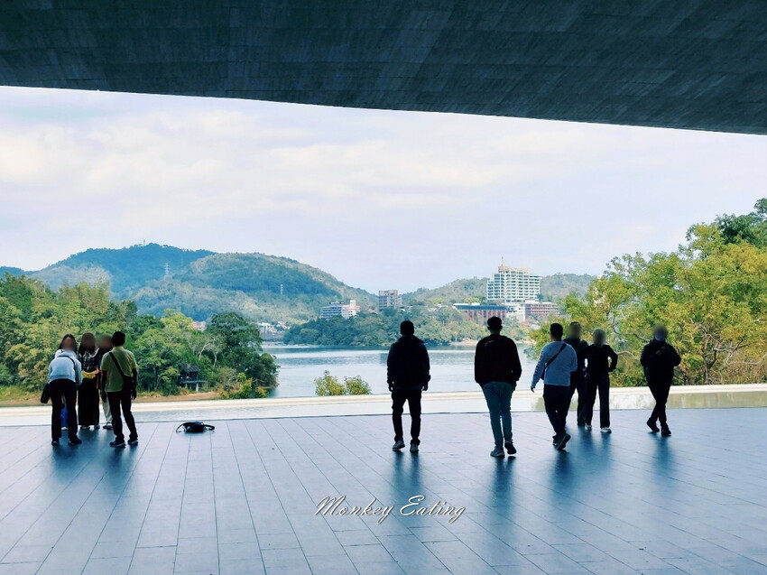 【南投景點】向山遊客中心│日月潭最美遊客中心。清水模建築設計。觀景平台賞日月潭、落羽松 - 貪吃猴的幻想