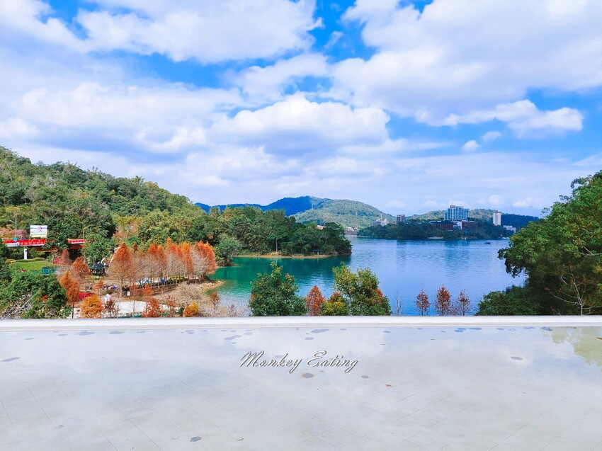 【南投景點】向山遊客中心│日月潭最美遊客中心。清水模建築設計。觀景平台賞日月潭、落羽松 - 貪吃猴的幻想