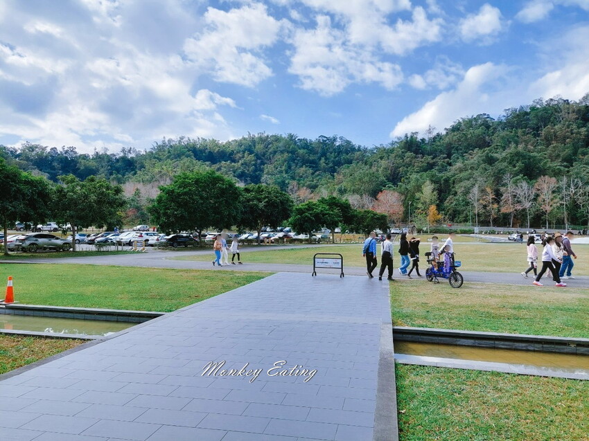 【南投景點】向山遊客中心│日月潭最美遊客中心。清水模建築設計。觀景平台賞日月潭、落羽松 - 貪吃猴的幻想