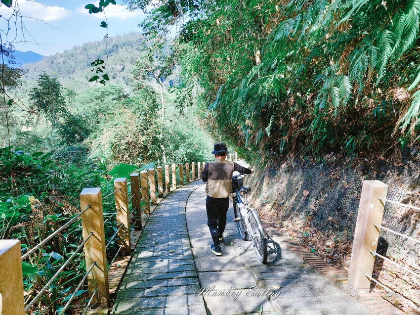【南投景點】向山遊客中心│日月潭最美遊客中心。清水模建築設計。觀景平台賞日月潭、落羽松 - 貪吃猴的幻想