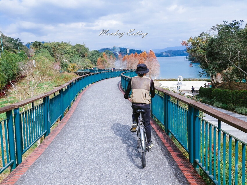 【南投景點】向山遊客中心│日月潭最美遊客中心。清水模建築設計。觀景平台賞日月潭、落羽松 - 貪吃猴的幻想