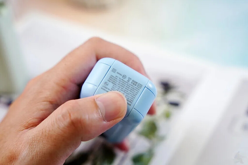 輕巧多功能口袋行動電源｜MOZTECH 太空艙輕巧多功能口袋行動電源評測