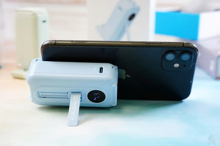 輕巧多功能口袋行動電源｜MOZTECH 太空艙輕巧多功能口袋行動電源評測