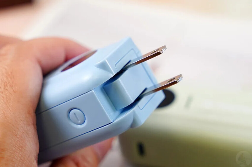 輕巧多功能口袋行動電源｜MOZTECH 太空艙輕巧多功能口袋行動電源評測