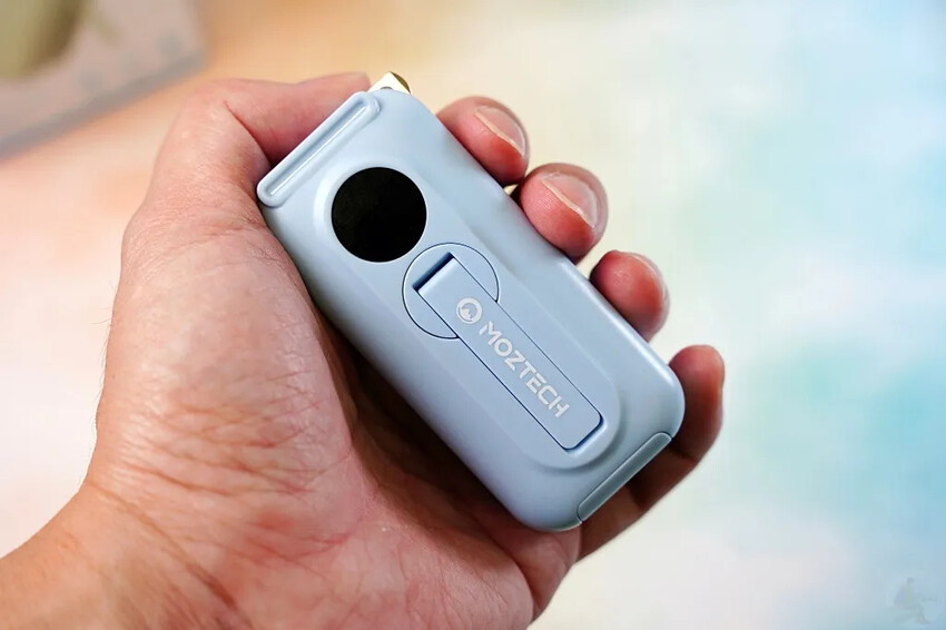 輕巧多功能口袋行動電源｜MOZTECH 太空艙輕巧多功能口袋行動電源評測