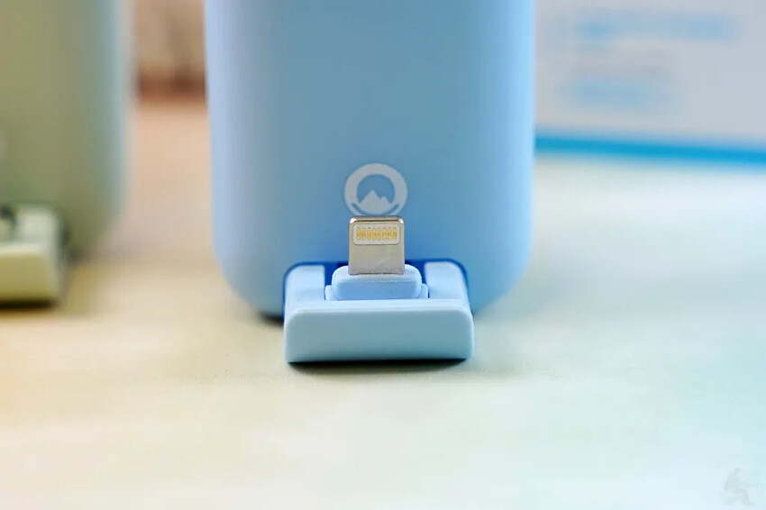 輕巧多功能口袋行動電源｜MOZTECH 太空艙輕巧多功能口袋行動電源評測