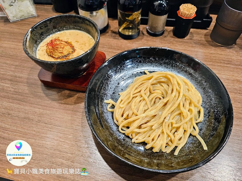 日本[食]日本 福岡 つけ麺専門 がんつけ 濃厚海鮮豚骨 吃到一半免費加入烤石讓湯頭重新加熱 讓你口口吃到最佳獨
