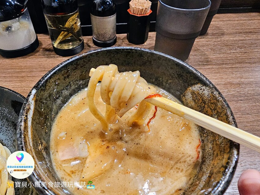 日本[食]日本 福岡 つけ麺専門 がんつけ 濃厚海鮮豚骨 吃到一半免費加入烤石讓湯頭重新加熱 讓你口口吃到最佳獨