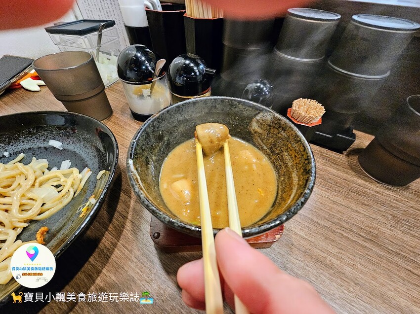 日本[食]日本 福岡 つけ麺専門 がんつけ 濃厚海鮮豚骨 吃到一半免費加入烤石讓湯頭重新加熱 讓你口口吃到最佳獨