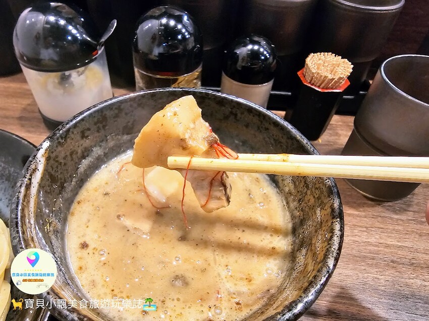 日本[食]日本 福岡 つけ麺専門 がんつけ 濃厚海鮮豚骨 吃到一半免費加入烤石讓湯頭重新加熱 讓你口口吃到最佳獨