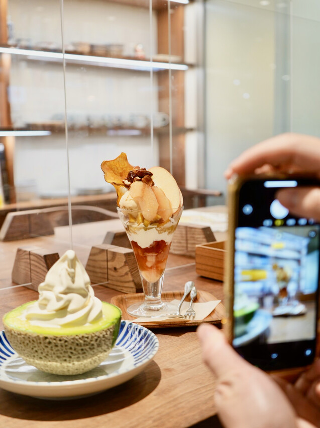 日本[日本] 岡山美食「水果聖代」岡山車站名店｜岡山城下咖啡廳必吃整顆哈密瓜聖代