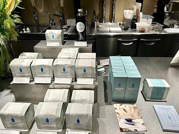 日本日本旅遊必喝/藍瓶咖啡京都六角店/這次旅遊必喝的咖啡,藍瓶咖啡真的很好喝,去日本京都旅遊一定要去喝