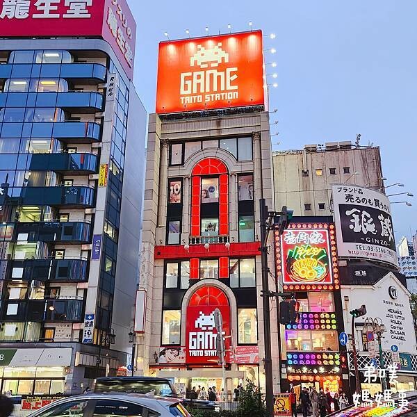 日本【日本‧】新宿3D巨大貓咪在哪裡？哥吉拉在哪裡？(格拉斯麗哥吉拉飯店)、夾娃娃機散步紀錄