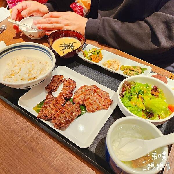 日本【日本‧東京】必吃牛舌料理"ねぎし"(高島屋時代廣場店)，頂樓可以夜拍