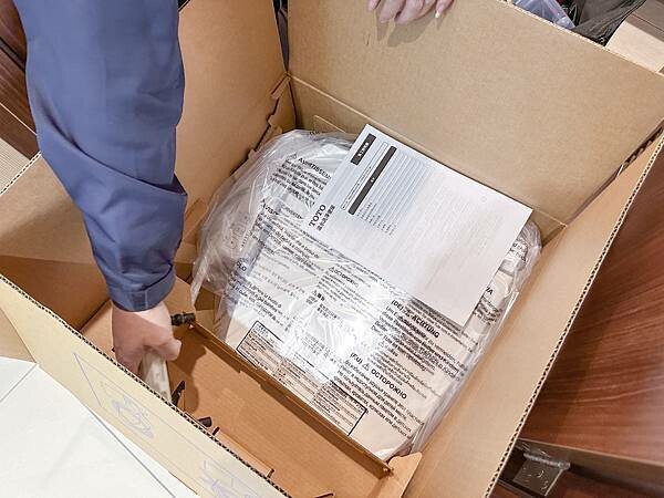 TOTO免治馬桶推薦|TOTO WASHLET 溫水洗淨便座 C2基本款使用心得：女人的優雅如廁願望，產後嬌嫩的屁屁終於能被溫柔對待|TCF23710ATW