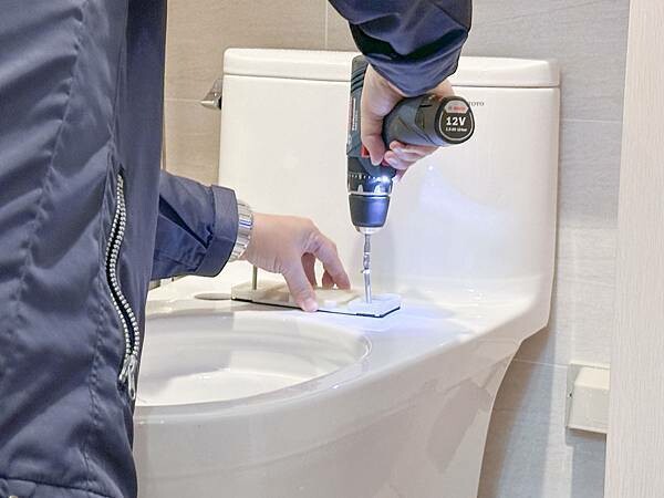 TOTO免治馬桶推薦|TOTO WASHLET 溫水洗淨便座 C2基本款使用心得：女人的優雅如廁願望，產後嬌嫩的屁屁終於能被溫柔對待|TCF23710ATW