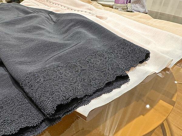 新手媽咪│產後媽咪終於可以穿回洋裝,產後塑身必備:赫本塑身衣雕塑實穿3個月心得分享 新手媽咪│產後媽咪終於可以穿回洋裝,產後塑身必備:赫本塑身衣雕塑實穿3個月心得分享