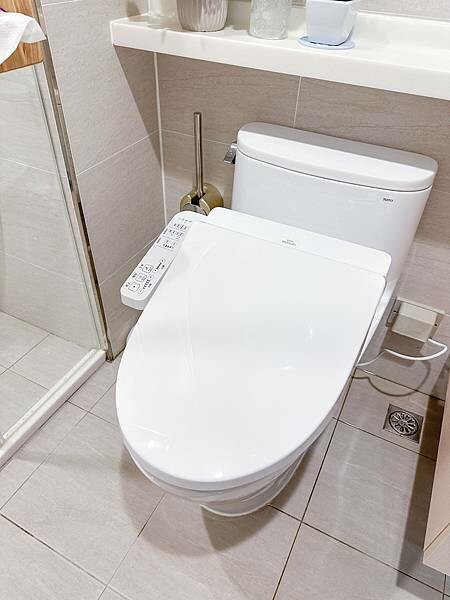 TOTO免治馬桶推薦|TOTO WASHLET 溫水洗淨便座 C2基本款使用心得：女人的優雅如廁願望，產後嬌嫩的屁屁終於能被溫柔對待|TCF23710ATW