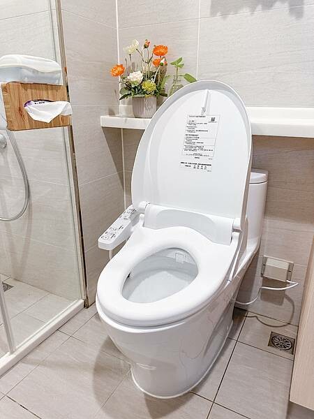 TOTO免治馬桶推薦|TOTO WASHLET 溫水洗淨便座 C2基本款使用心得：女人的優雅如廁願望，產後嬌嫩的屁屁終於能被溫柔對待|TCF23710ATW
