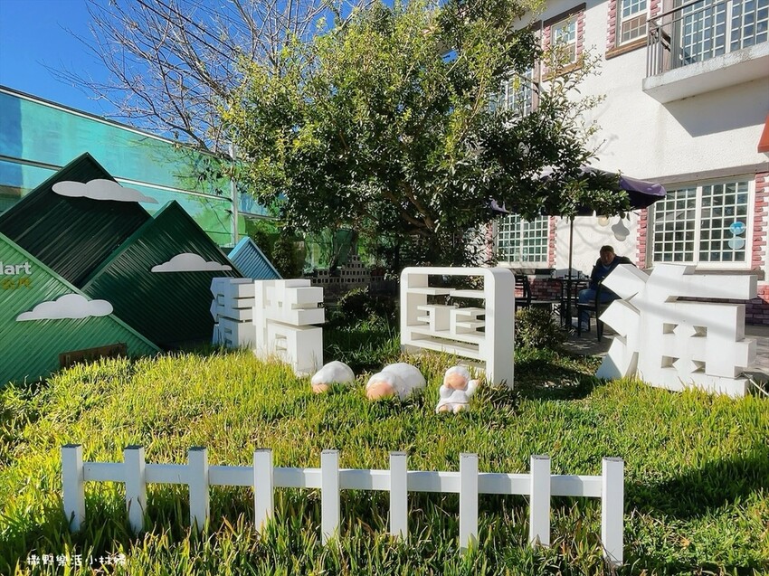 清境農場最美超商『全家清境雲海店』歐式城堡建築好亮眼，海拔2