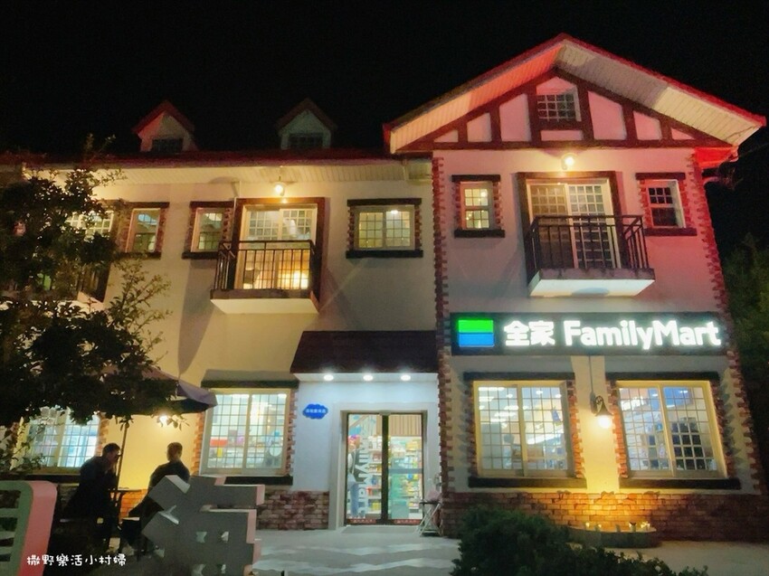 清境農場最美超商『全家清境雲海店』歐式城堡建築好亮眼，海拔2