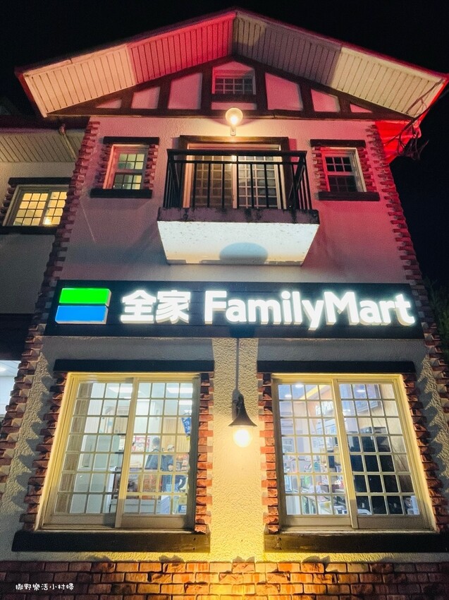 清境農場最美超商『全家清境雲海店』歐式城堡建築好亮眼，海拔2