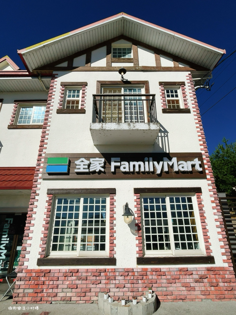 清境農場最美超商『全家清境雲海店』歐式城堡建築好亮眼，海拔2