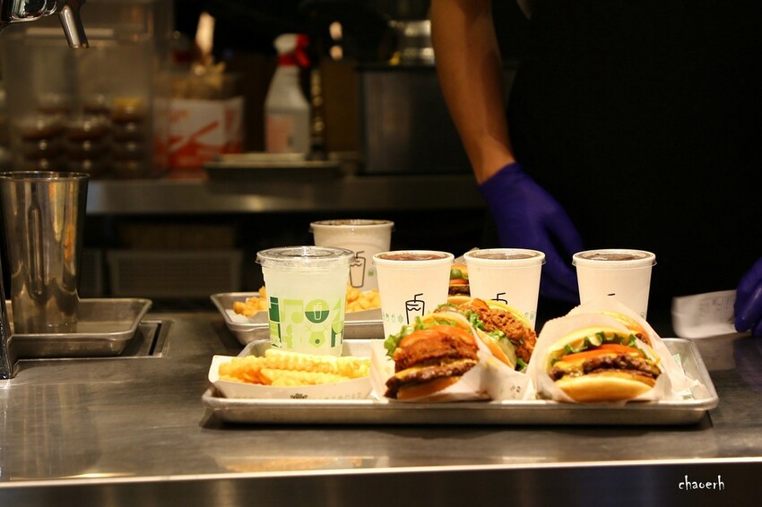 日本大阪-SHAKE SHACK 紐約人氣漢堡~大丸心齋橋店