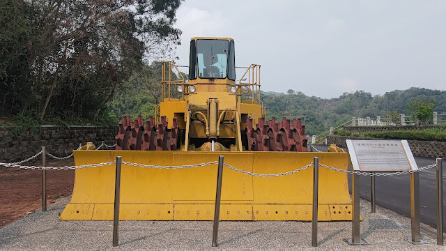 鯉魚潭水庫 - 建壩功臣羊腳滾輾壓機