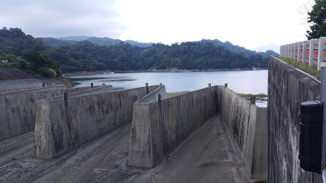 鯉魚潭水庫 - 鋸齒溢洪道