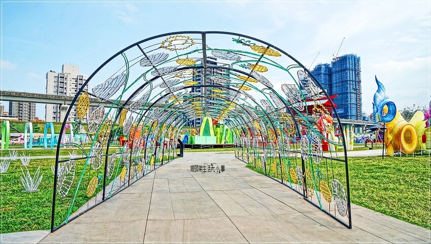 新北市三重區2024新北燈會熱鬧登場!大都會公園打造絢爛點燈,12米青龍驚艷上空,點亮你的夜晚