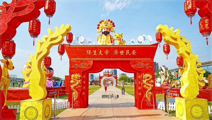 新北市三重區2024新北燈會熱鬧登場!大都會公園打造絢爛點燈,12米青龍驚艷上空,點亮你的夜晚