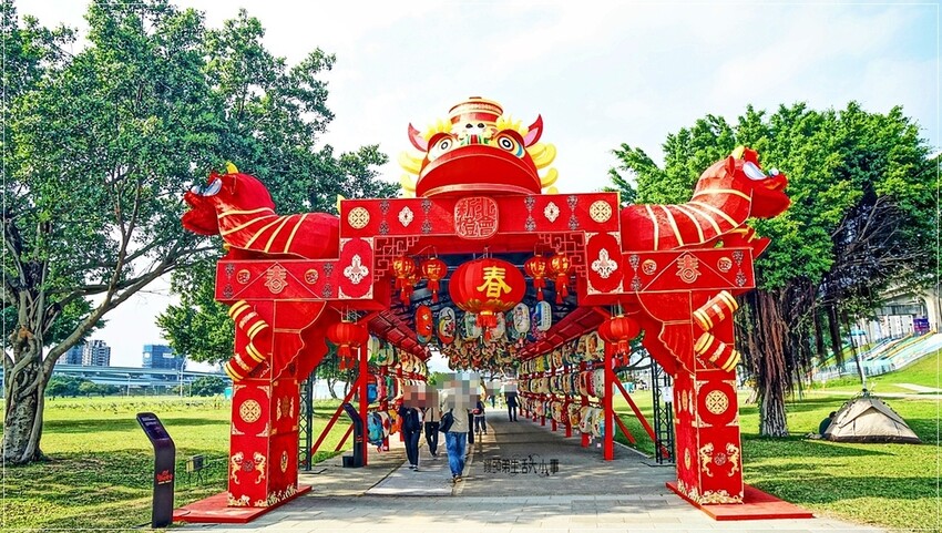 新北市三重區2024新北燈會熱鬧登場!大都會公園打造絢爛點燈,12米青龍驚艷上空,點亮你的夜晚