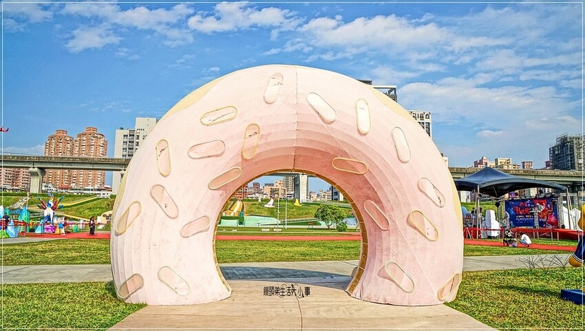 新北市三重區2024新北燈會熱鬧登場!大都會公園打造絢爛點燈,12米青龍驚艷上空,點亮你的夜晚