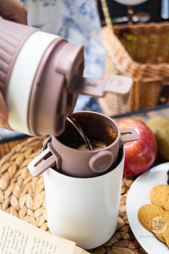 生活好物推薦|THOMSON 研磨手沖咖啡隨行杯-隨時都能喝上一杯現磨咖啡，上班族、學生、旅行者的最佳選擇