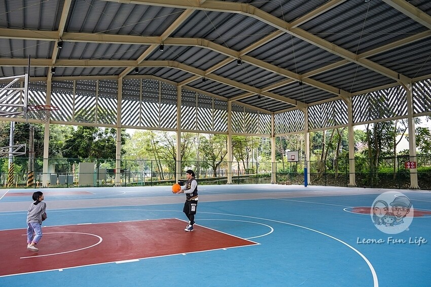 台中市新社區台中新社|山城首座6.3米高櫻花主題溜滑梯開放使用,櫻花特色共融遊戲場,櫻花季賞花最佳去處|新社復盛公園