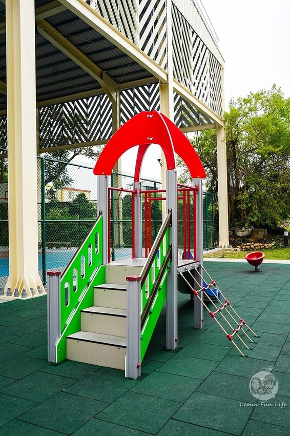 台中市新社區台中新社|山城首座6.3米高櫻花主題溜滑梯開放使用,櫻花特色共融遊戲場,櫻花季賞花最佳去處|新社復盛公園