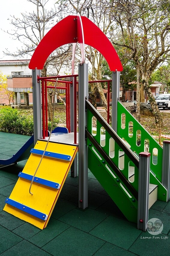 台中市新社區台中新社|山城首座6.3米高櫻花主題溜滑梯開放使用,櫻花特色共融遊戲場,櫻花季賞花最佳去處|新社復盛公園