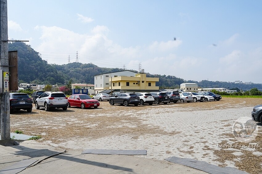 台中市后里區2024 泰安櫻花季|全台最美的派出所櫻花綻放大開中,還有能順道採草莓吃周邊美食!|賞花吃什麼|停車交通資訊|