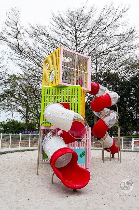 台中市新社區台中新社|山城首座6.3米高櫻花主題溜滑梯開放使用,櫻花特色共融遊戲場,櫻花季賞花最佳去處|新社復盛公園