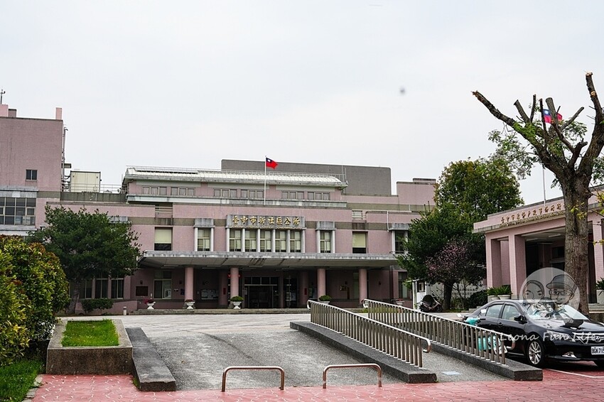 台中市新社區台中新社|山城首座6.3米高櫻花主題溜滑梯開放使用,櫻花特色共融遊戲場,櫻花季賞花最佳去處|新社復盛公園